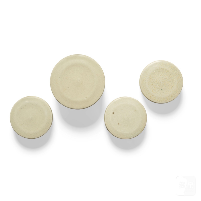 唐 米白釉圓盒四件 | FOUR CREAM-GLAZED COSMETIC BOXES AND COVERS - 图5